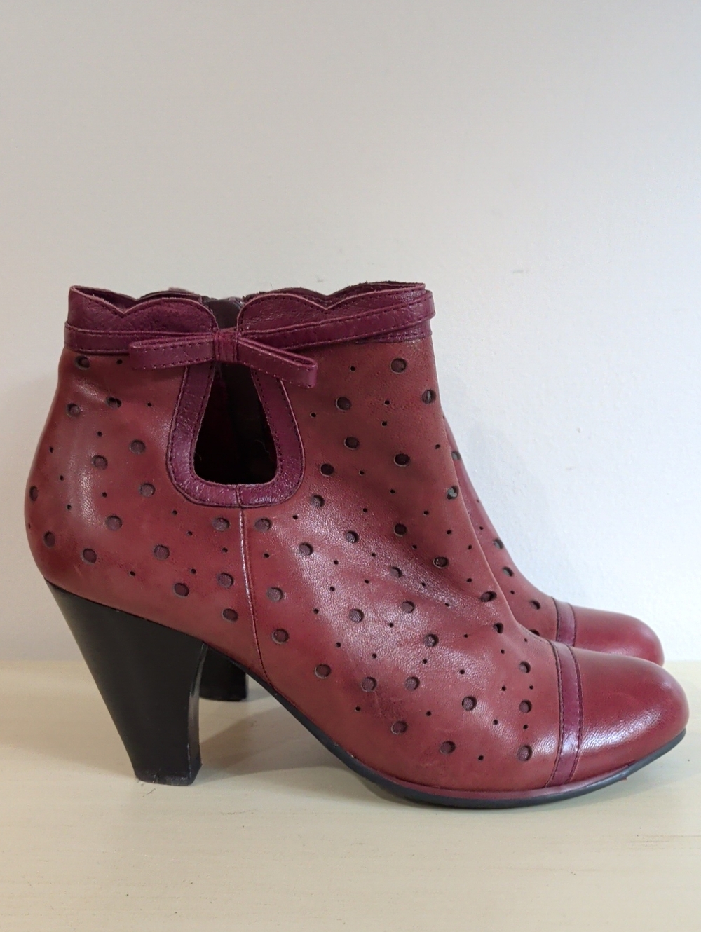 Miz Mooz Burgundy Leather Perforated Ankle Booties with Bow Trim Size 7.5